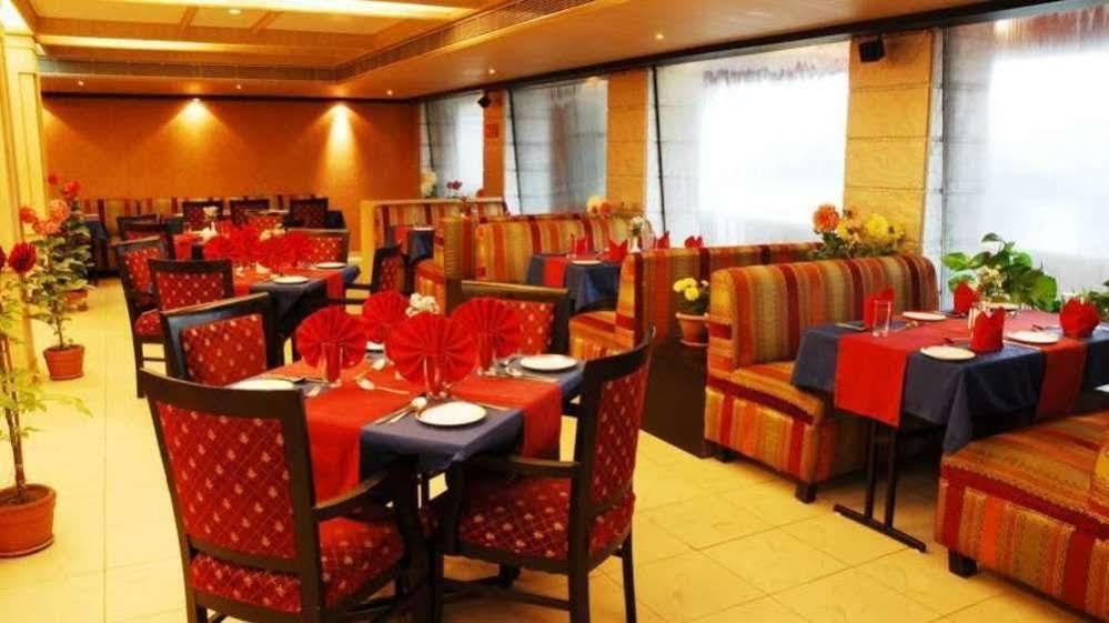 Vishwaratna Hotel Guwahati Exterior photo